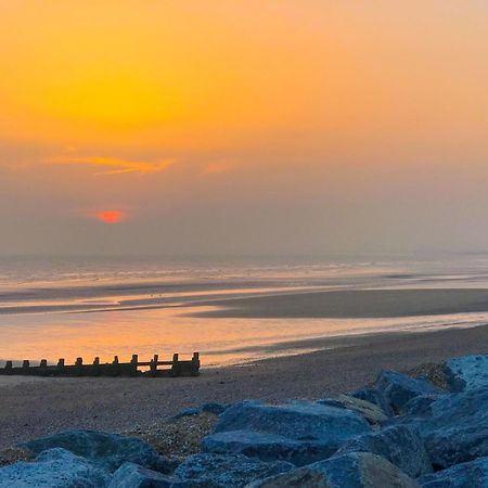 Sea 'N' Stars Platinum Plus Holiday Home With Views, Free Wifi And Netflix Camber Exterior photo