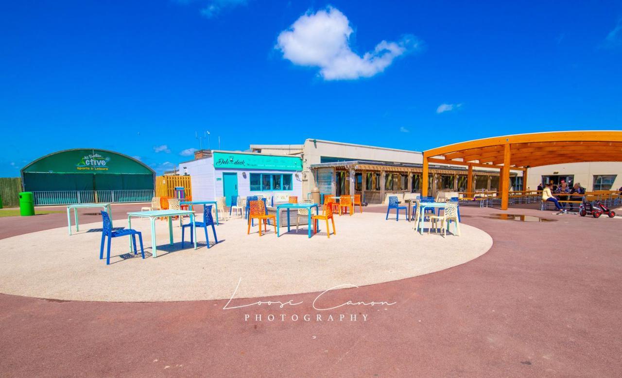 Sea 'N' Stars Platinum Plus Holiday Home With Views, Free Wifi And Netflix Camber Exterior photo